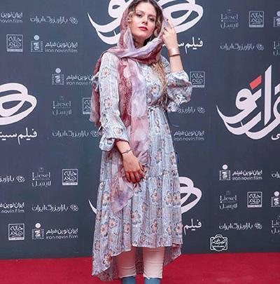 عکس مانتو بلند با جوراب شلواری