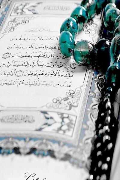 عکس قرآن با تسبیح