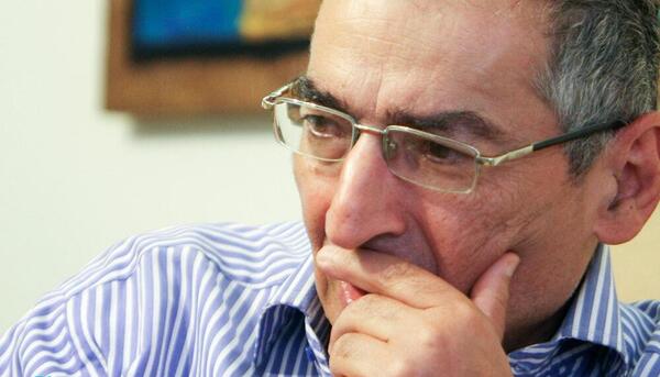 عکس صادق زیباکلام با همسرش