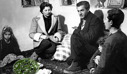 عکس محمد رضا شاه در حال عکاسی