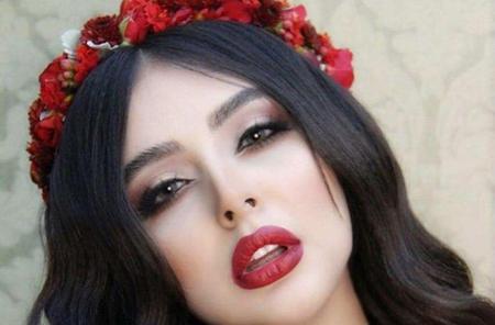 عکس دختر زیبا با رژ لب قرمز