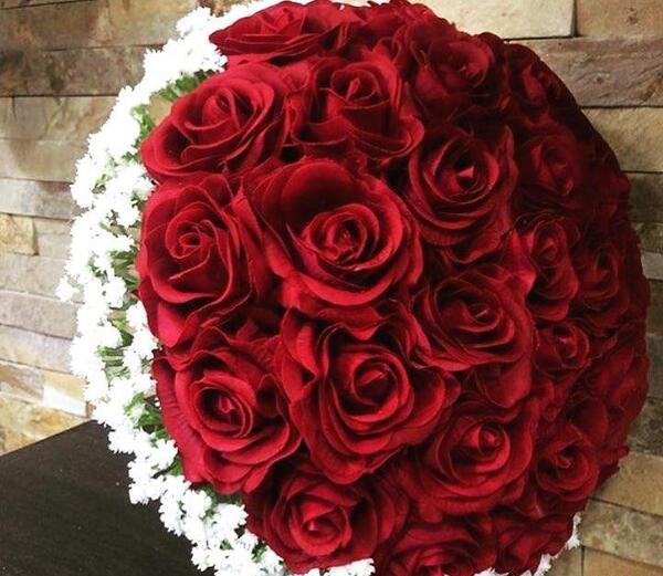 عکس دسته گل قرمز رز