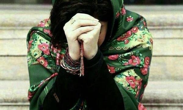 عکس دختر غمگین با چادر