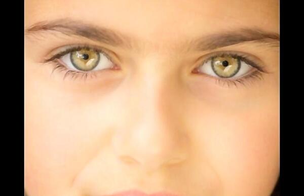 عکس چشم کهربایی