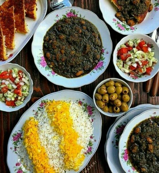 عکس قورمه سبزی در حال پخت
