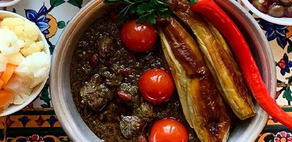 عکس قورمه سبزی در حال پخت