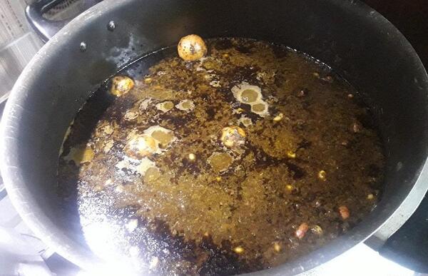 عکس قورمه سبزی در حال پخت