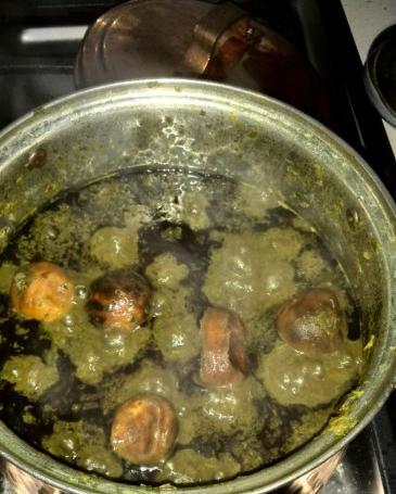 عکس قورمه سبزی در حال پخت