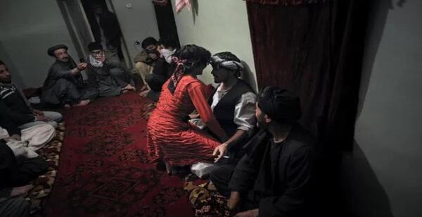 عکس بچه بازی در افغانستان
