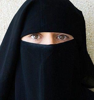 عکس با حجاب ترین زن جهان