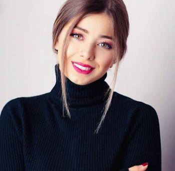 ژست عکس پرتره دخترانه