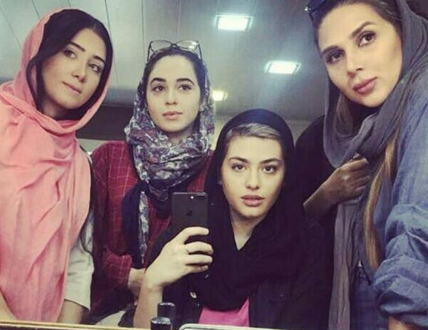 عکس ریحانه پارسا در پدر