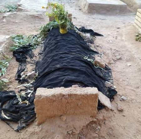 عکس قبر کنده شده