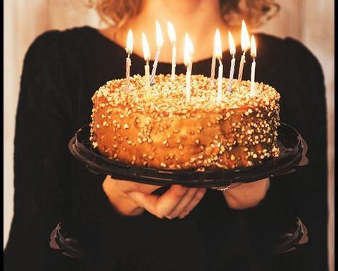 عکس شمع و کیک تولد غمگین