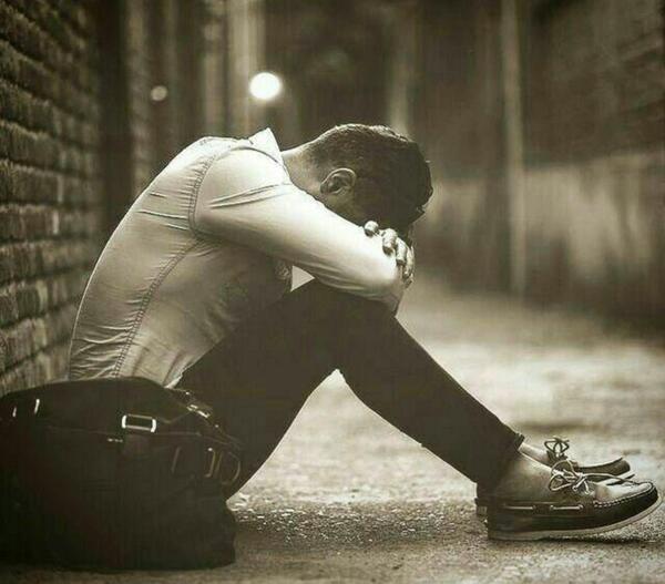 ژست عکس غمگین مردانه
