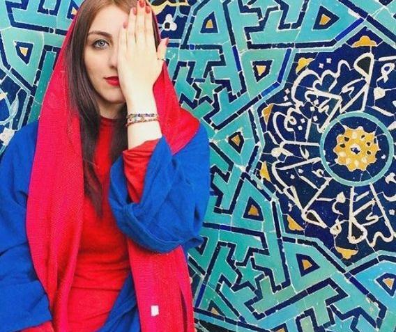 ژست عکس دخترانه لاکچری اینستا
