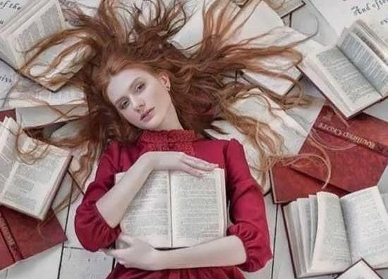 عکس کتاب برای پروفایل شاد