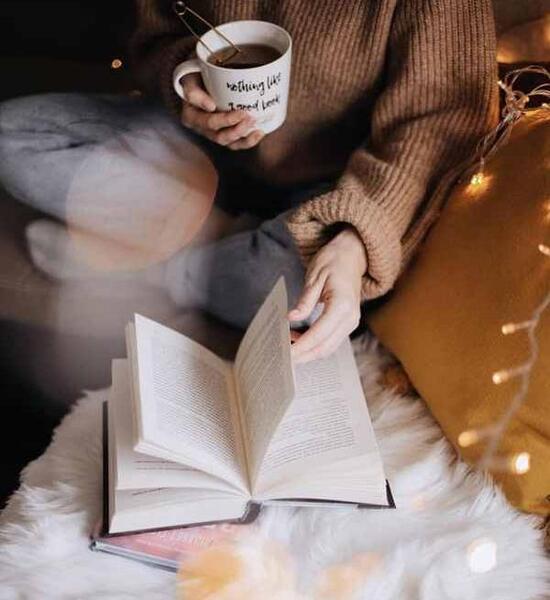 عکس کتاب برای پروفایل شاد