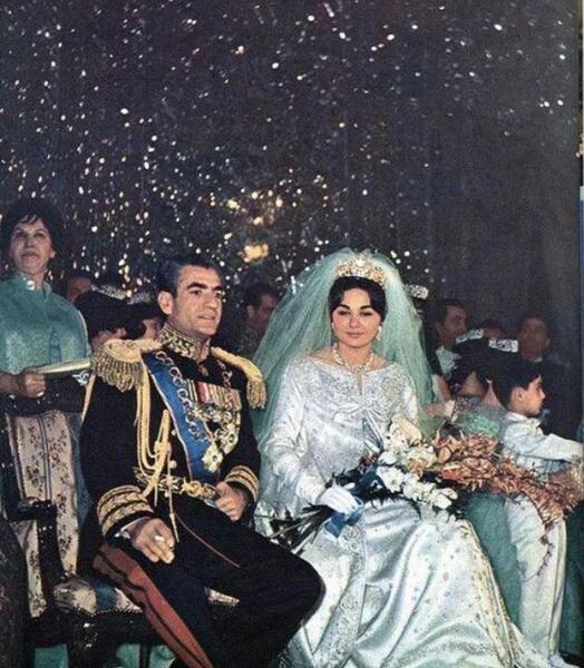 عکس لباس عروس ملکه ثریا