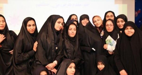 عکس زن با حجاب آرایش کرده