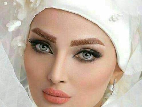 عکس زن با حجاب آرایش کرده