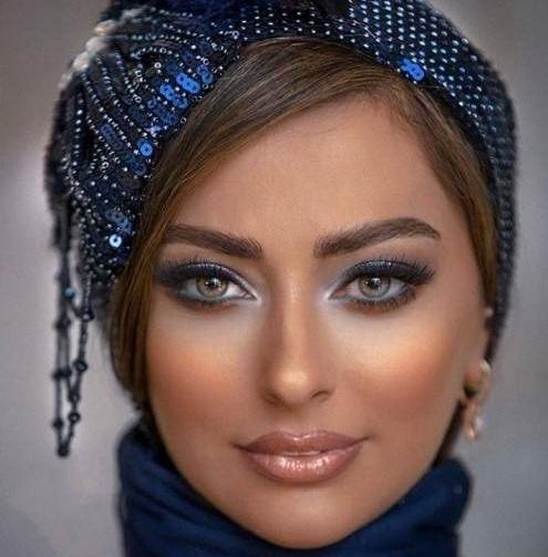 عکس زن با حجاب آرایش کرده