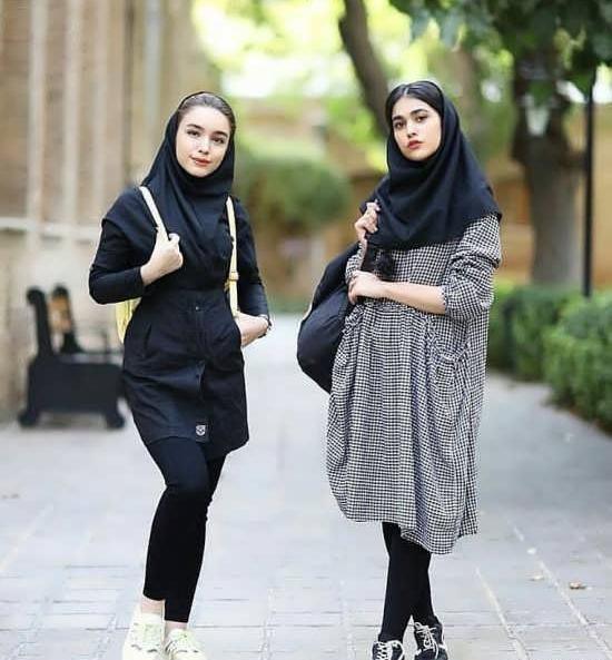 ژست عکس دخترانه لاکچری دونفره