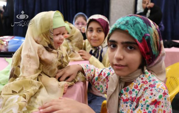 عکس دختر با حجاب عروسکی