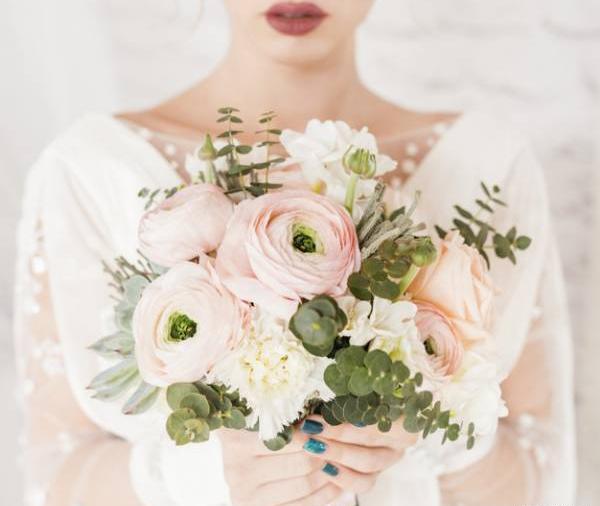 عکس دسته گل به آب دادن