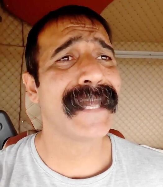 عکس مرد سیبیلو