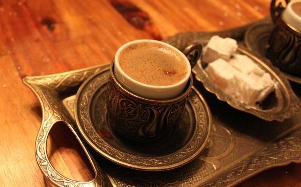 عکس گل لاله در فال قهوه
