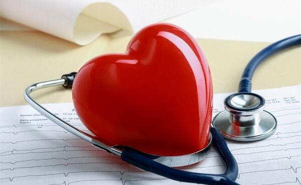 عکس ضربان قلب روی دست پسر