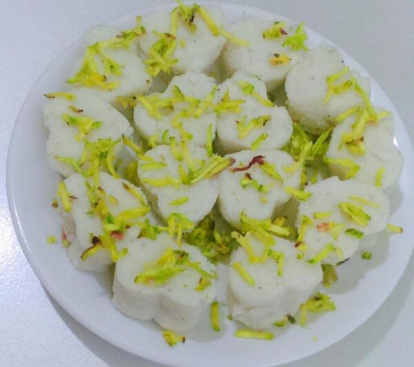 عکس شیرینی شکوفه نارگیلی