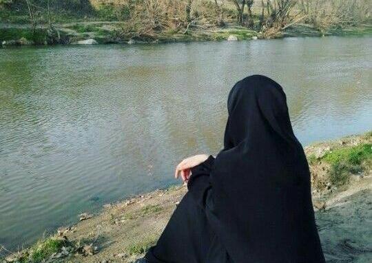 عکس زن چادری غمگین