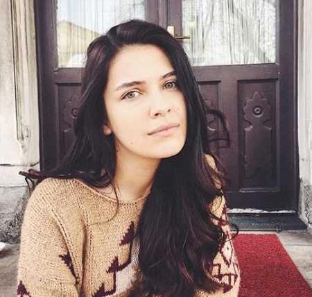 عکس مادر ایلول در غنچه های زخمی