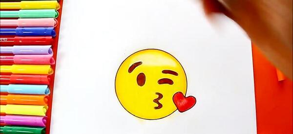 عکس استیکر چشم قلبی