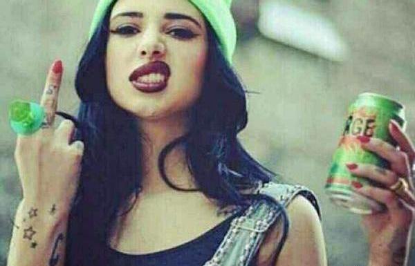 ژست عکس لاتی