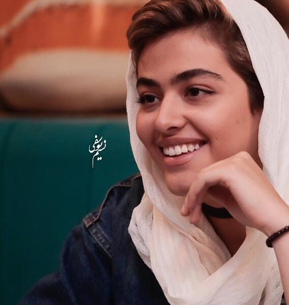عکس جدید ریحانه پارسا با موهای کوتاه