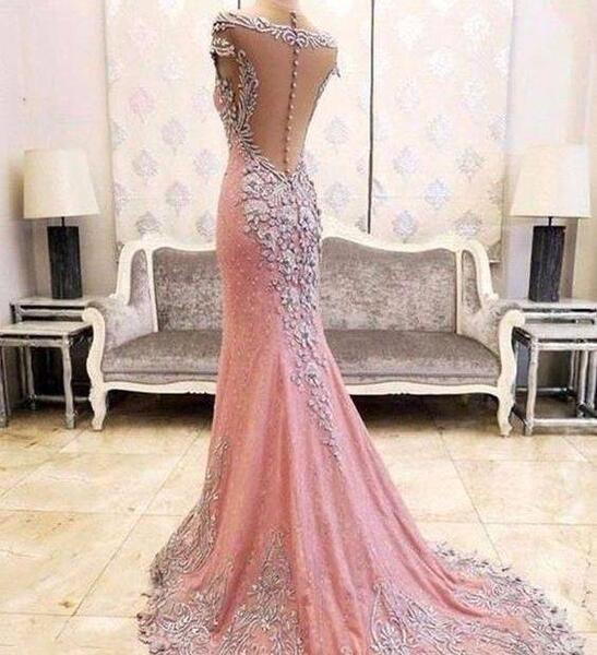 عکس لباس مجلسی بلند پوشیده دنباله دار