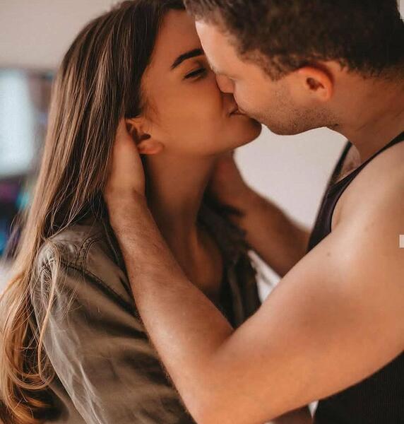 عکس عاشقانه بوسه و بغل