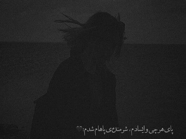 عکس دختر غمگین در تاریکی