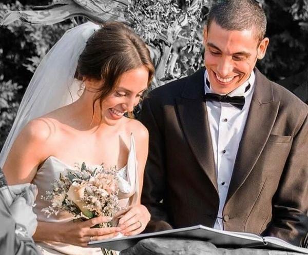 عکس ایلول با خواهرش