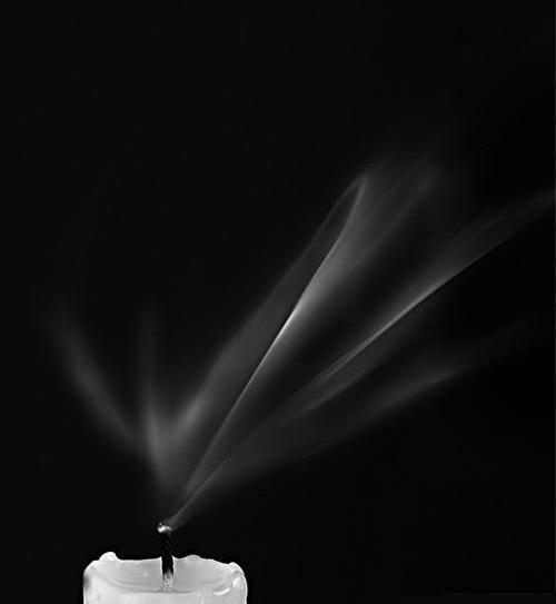 عکس شمع و صفحه سیاه