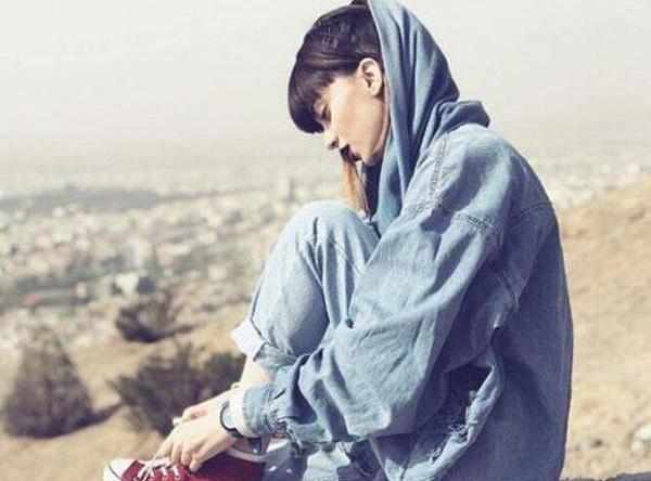 عکس دختر با ژست لاتی