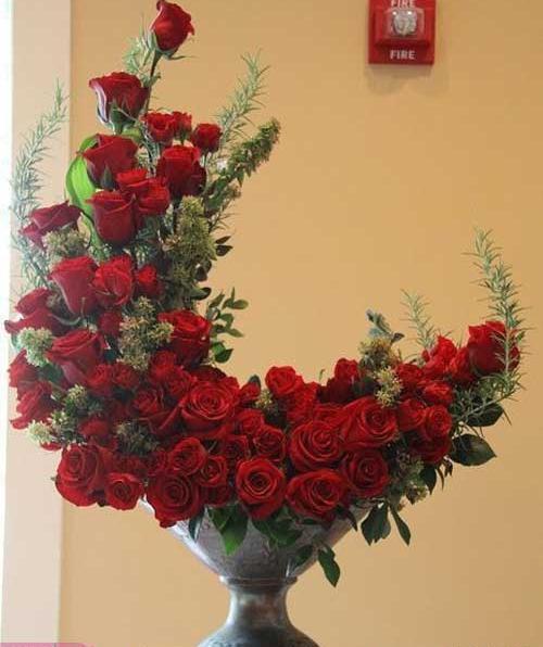 عکس گل رز روی میز