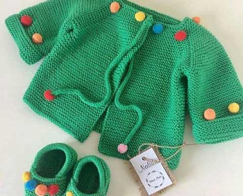 عکس نوزاد دختر با لباس بافتنی