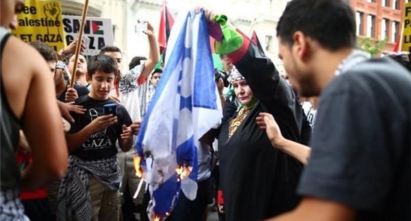 عکس آتش زدن پرچم اسرائیل