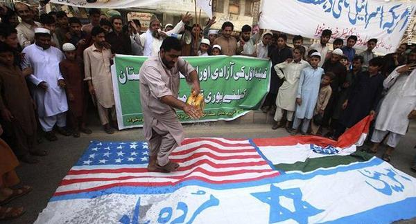 عکس آتش زدن پرچم اسرائیل