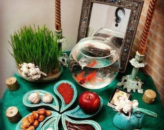 عکس تزیین سفره هفت سین با ظروف سفالی