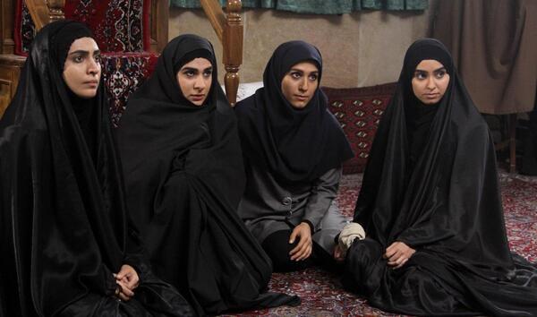 عکس خدیجه در فیلم در میان خاکستر
